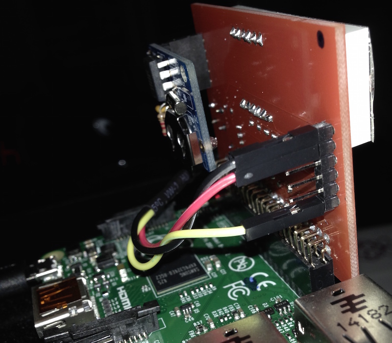 Detail of the Adafruit AM2302 connected to the PiMuxClock extra GPIO